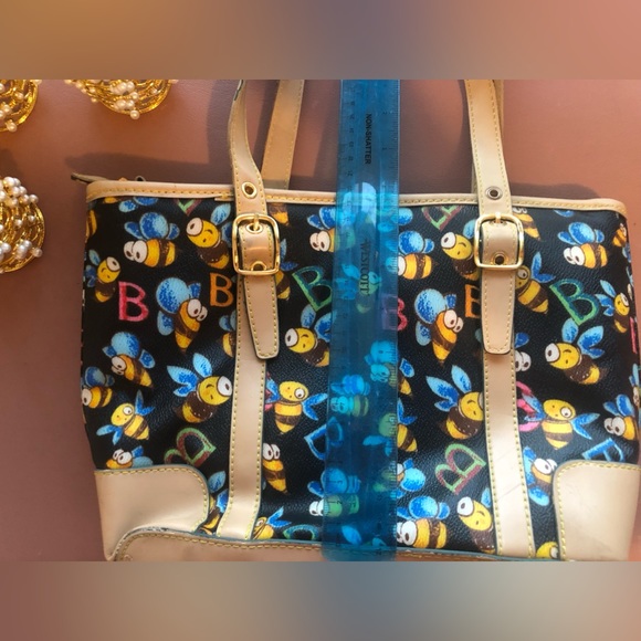 Dooney and Bourke Bumblebee bag! - Picture 5 of 16